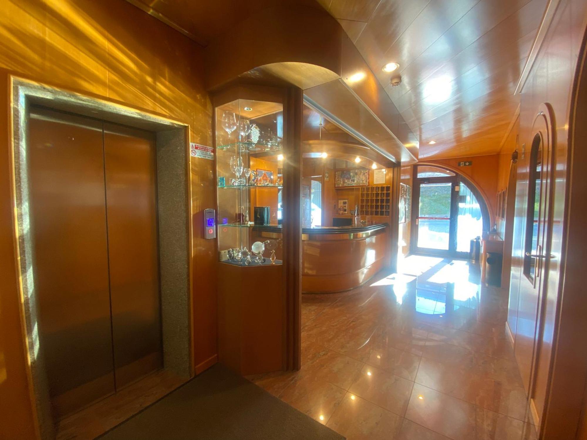 Hotel International Тарвизио Екстериор снимка